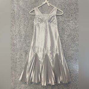 Big Girls Silver Satin Sparkle Baby Doll Dress Size 6 Formal Midi Pleated Beaded